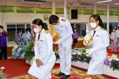 ไฟล์แนบ การประปาส่วนภูมิภาคสาขาท่าแซะ ร่วมพิธีถวายราชสักการะและวางพานพุ่ม และพิธีจุดเทียนถวายพระพรชัยมงคล เนื่องในโอกาสวันเฉลิมพระชนมพรรษา สมเด็จพระนางเจ้า ฯ พระบรมราชินี