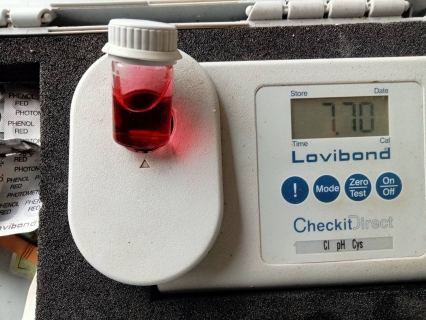 ไฟล์แนบ วันพุธที่ 7 มิถุนายน 2566  การประปาส่วนภูมิภาคสาขากาญจนดิษฐ์ ภายใต้การนำของ นายสุรพงศ์ สมหวัง ผู้จัดการการประปาส่วนภูมิภาคสาขากาญจนดิษฐ์ มอบหมายพนักงาน งานผลิต ลงพื้นที่ตรวจสอบคุณภาพจำนวน 6 จุด เพื่อเป็นการทวนสอบ RE-CHECK คุณภาพน้ำในระบบจำหน่ายตามโครงการ Water is life อีกทั้งเป็นการควบคุมคุณภาพน้ำประปาให้ได้มาตรฐาน ของกรมอนามัยและของ การประปาส่วนภูมิภาคต่อไป 