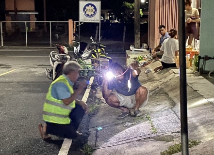 ไฟล์แนบ กปภ.สาขาขลุง ออกสำรวจหาท่อรั่วในพื้นที่ตามแผน MM01 ท่อจ่ายเทศบาลเมืองขลุง บริเวณเทศบาลสาย3 ตั้งแต่ซุ้มทางเข้าสาย3 ถึงหน้าชมรม พร้อมตรวจสอบแก้ไขตู้ DMA01-3