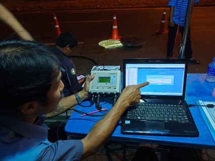 ไฟล์แนบ กปภ.สาขาอ้อมน้อย ร่วมกับบริษัท ทีทีดับบลิว จำกัด (มหาชน) ลงพื้นที่ทดสอบการรั่วไหลของระบบจ่ายน้ำประปาให้แก่ผู้บริโภค (LDN) ครั้งที่ 1/2566