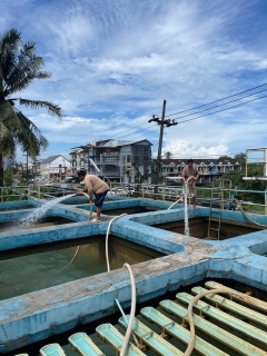 ไฟล์แนบ กปภ.สาขาระนอง ดำเนินการตามแผน ล้างถังตกตะกอนโรงกรองน้ำสำนักงาน