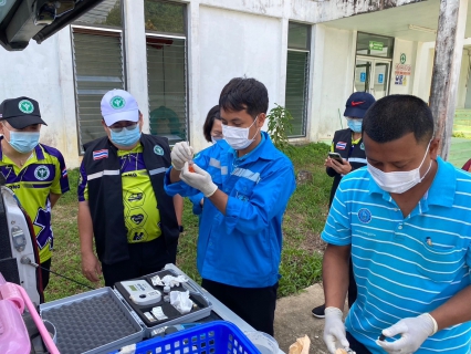 ไฟล์แนบ กปภ.สาขาระนอง ร่วมกับ สาธารณสุขจังหวัดระนอง ลงพื้นที่เก็บตัวอย่างน้ำในพื้นที่บริการ ดำเนินโครงการ ต่ออายุน้ำประปาดื่มได้