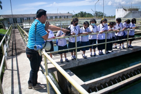 ไฟล์แนบ การประปาส่วนภูมิภาคสาขาชุมพร ดำเนินโครงการ "อาสาประปาเพื่อปวงชน สร้างภาคีเครือข่ายฮีโร่น้อยอาสาพิทักษ์น้ำ โรงเรียนฝวาหมินกงลิและโรงเรียนเทศบาล 1  (บ้านท่าตะเภา) อำเภอเมือง จังหวัดชุมพร" ณ สถานีผลิตน้ำนาชะอัง อำเภอเมือง จังหวัดชุมพร