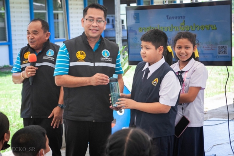 ไฟล์แนบ การประปาส่วนภูมิภาคสาขาชุมพร ดำเนินโครงการ "อาสาประปาเพื่อปวงชน สร้างภาคีเครือข่ายฮีโร่น้อยอาสาพิทักษ์น้ำ โรงเรียนฝวาหมินกงลิและโรงเรียนเทศบาล 1  (บ้านท่าตะเภา) อำเภอเมือง จังหวัดชุมพร" ณ สถานีผลิตน้ำนาชะอัง อำเภอเมือง จังหวัดชุมพร