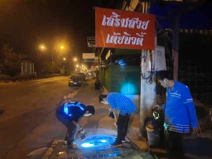 ไฟล์แนบ เมื่อวันที่ 12 มิถุนายน 2566  กปภ.สาขาเกาะคา โดยนางอรวรรณ รัตนจักร์ ผู้จัดการการประปาส่วนภูมิภาคสาขาเกาะคา มอบหมายให้ นายเสรี วุฒิไกรวัฒน์ หัวหน้างานบริการและควบคุมน้ำสูญเสีย พร้อมด้วยพนักงานในสังกัด ดำเนินการหาน้ำสูญเสีย โดยลงพื้นที่ทำ Step Test บริเวณ ต.ศาลา อ.เกาะคา จ.ลำปาง และสำรวจหาท่อแตก-รั่วในพื้นที่ ตามแผนการหาน้ำสูญเสีย ประจำปีงบประมาณ 2566 จากการสำรวจ พบจุดท่อแตกรั่ว จำนวน 1 จุด คือบริเวณหน้าร้านเสริมสวยเต้ยบิวตี้ ตรงข้ามโรงพยาบาลเกาะเคา และพบข้อต่อรั่ว จำนวน 1 จุด และได้ดำเนินการแก้ไขเรียบร้อยแล้ว