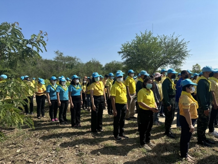 ไฟล์แนบ เมื่อวันที่ 3 มิถุนายน 2566 กปภ.สาขาเกาะคา ร่วมกิจกรรมจิตอาสาพัฒนาสถานที่สาธารณะปลูกต้นไม้ โดยมี นายชัชวาลย์ ฉายะบุตร ผู้ว่าราชการจังหวัดลำปาง นำคณะผู้บริหาร และเจ้าหน้าที่จากหน่วยงานภาครัฐ ภาคเอกชน องค์กรปกครองส่วนท้องถิ่น และประชาชนจิตอาสา ทำกิจกรรมจิตอาสาพัฒนาสถานที่สาธารณะ ปลูกต้นไม้ ปลูกป่า เนื่องในโอกาสวันเฉลิมพระชนมพรรษา สมเด็จพระนางเจ้าสุทิดา พัชรสุธาพิมลลักษณ พระบรมราชินี 3 มิถุนายน 2566 ณ พื้นที่ราชพัสดุ (ตรงข้ามพระบรมราชานุสาวรีย์สมเด็จพระนเรศวรมหาราช) อ.เกาะคา โดยร่วมกันปลูกกล้าไม้ 601 กล้า บนเนื้อที่ประมาณ 4 ไร่ พร้อมทั้งรับต้นกล้าไม้ไปปลูกในพื้นที่ต่างๆ 1,100 กล้า อาทิ ต้นขะจาว สัก อินทนิล เสลา ทองอุไร ประดู่  มะค่าโมง ตะเคียน และยางนา #กปภ.ปลูกป่าเพื่อแผ่นดิน