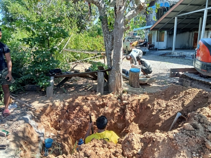 ไฟล์แนบ การประปาส่วนภูมิภาคสาขากาญจนดิษฐ์เร่งดำเนินการตัดประสานท่อเพื่อการบริหารจัดการน้ำประปาในพื้นที่บริการของ กปภ.สาขากาญจนดิษฐ์ วันพฤหัสบดี ที่ 22 มิถุนายน 2566 นาย สุรพงศ์ สมหวัง ผู้จัดการ กปภ.สาขากาญจนดิษฐ์ ลงพื้นที่หน้างานตัดประสานท่อ ซอยนาเหนือ ตำบลดอนสัก อำเภอดอนสัก เพื่อติดตามและเร่งรัดให้ผู้รับจ้างเร่งดำเนินการตัดประสานท่อและจ่ายน้ำเข้าระบบให้เร็วที่สุด เพื่อดำเนินการจ่ายน้ำให้ลูกค้าผู้ใช้น้ำต่อไป