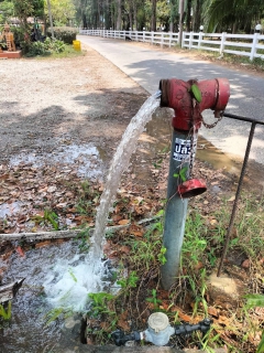 ไฟล์แนบ การประปาส่วนภูมิภาค สาขากาญจนดิษฐ์ ลงพื้นที่ ทำความสะอาด ระบายตะกอนในเส้นท่อจ่ายน้ำ ผ่านหัวดับเพลิงและท่อหน้ามาตรประจำเดือน มิถุนายน 2566