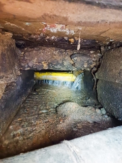 ไฟล์แนบ กปภ.สาขาตะกั่วป่า ดำเนินงานตามแผนบริหารจัดการน้ำสูญเสียเชิงรุก ลงพื้นที่เดินเท้าหาท่อแตกรั่ว