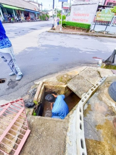 ไฟล์แนบ กปภ.สาขาตะกั่วป่า ดำเนินงานตามแผนบริหารจัดการน้ำสูญเสียเชิงรุก ลงพื้นที่เดินเท้าหาท่อแตกรั่ว