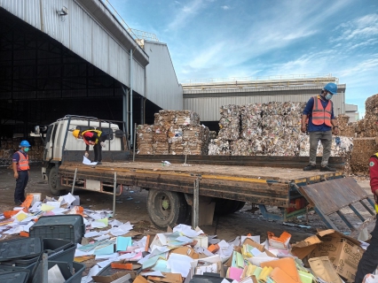 ไฟล์แนบ กปภ.สาขาอ้อมน้อย ดำเนินกิจกรรม โครงการรักษ์โลก รักรีไซเคิล นำกระดาษเก่า มาแลกกระดาษใหม่