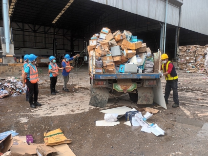 ไฟล์แนบ กปภ.สาขาอ้อมน้อย ดำเนินกิจกรรม โครงการรักษ์โลก รักรีไซเคิล นำกระดาษเก่า มาแลกกระดาษใหม่