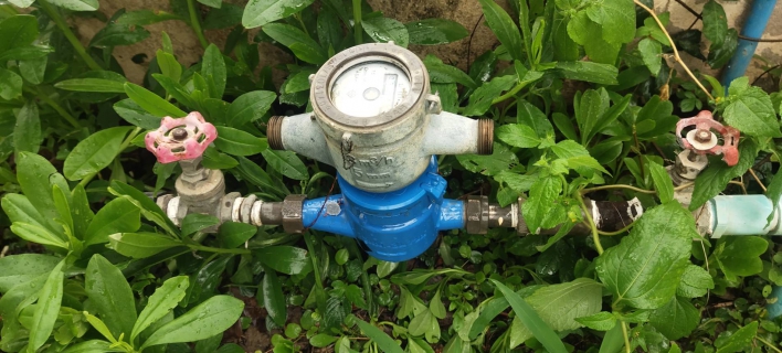 ไฟล์แนบ มิสเตอร์ประปาบินเดี่ยว !! แก้ไขมาตรวัดน้ำไม่หมุน เฮ ! ทั้งโรงเรียนบริการประทับใจ