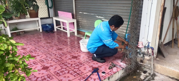 ไฟล์แนบ กปภ.สาขากำแพงเพชร ยืนหนึ่งด้านบริการ ส่งมิสเตอร์ประปา แก้ไขน้ำรั่วบริการดีประทับใจ 