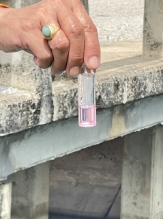 ไฟล์แนบ กปภ.สาขากาญจนบุรี ออกพื้นที่ตรวจสอบคุณภาพน้ำประปา ตรวจวัดค่าคลอรีน ค่าความขุ่นในน้ำประปา 