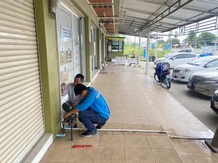 ไฟล์แนบ กปภ.สาขากาญจนบุรี ออกพื้นที่ตรวจสอบคุณภาพน้ำประปา ตรวจวัดค่าคลอรีน ค่าความขุ่นในน้ำประปา 