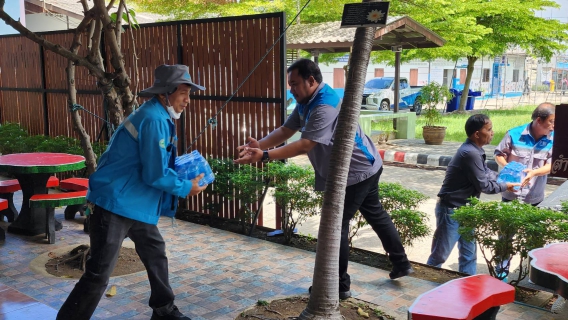 ไฟล์แนบ กปภ.สาขาอ้อมน้อย มอบน้ำดื่มตราสัญลักษณ์ กปภ. ให้กับโรงเรียนวัดสาลวัน จ.นครปฐม