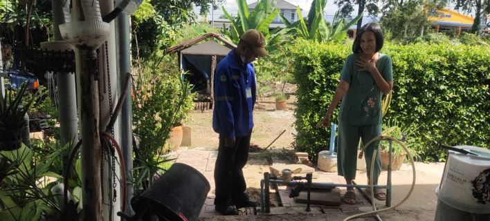 ไฟล์แนบ มิสเตอร์ประปากำแพงเพชร ลุยเดี่ยว ! ย้ายมาตรวัดน้ำ 