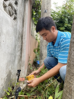 ไฟล์แนบ กปภ.สาขากำแพงเพชร ส่งทีมช่างตรวจสอบน้ำไม่ไหลแก้ไขทันที สร้างความประทับใจให้ลูกค้า