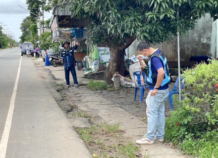 ไฟล์แนบ กปภ.สาขาขลุง ออกสำรวจหาท่อรั่วในพื้นที่ตามแผน MM04 จุดซื้อขาย สถานีจ่ายน้ำดงกลาง จ่ายพื้นที่ตำบลบ่อและตำบลวันยาว พร้อมระบายตะกอนในเส้นท่อปลายสาย หมู่4 ตำบลวันยาว