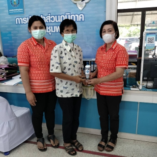 ไฟล์แนบ การประปาส่วนภูมิภาคสาขาชุมพร มอบของที่ระลึก กิจกรรม "จ่ายค่าติดตั้งมาตรใหม่ปุ๊บ  รับปั๊บขวดน้ำ PWA"