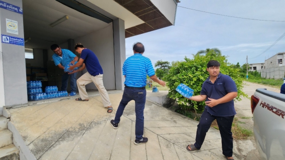ไฟล์แนบ กปภ.สาขาอ้อมน้อย มอบน้ำดื่มตราสัญลักษณ์ กปภ. ให้กับสำนักงานเทศบาลเมืองกระทุ่มแบน