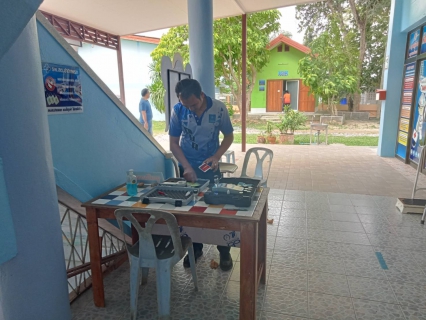 ไฟล์แนบ วันศุกร์ที่ 21 กรกฎาคม 2566 นายสุรพงศ์ สมหวัง ผจก.กปภ.สาขากาญจนดิษฐ์ มอบหมายให้พนักงานในสายงานผลิต ออกพื้นที่ตรวจสอบคุณภาพน้ำประปา โดยการตรวจวัดค่าคลอรีน ค่าความขุ่นในน้ำประปา  ณ โรงพยาบาลส่งเสริมสุขภาพตำบลปากแพรก ตำบลปากแพรก อำเภอดอนสัก จังหวัดสุราษฎร์ธานี โดยเป็นการตรวจสอบและควบคุมคุณภาพน้ำประปาในระบบจ่าย ตามโครงการจัดการน้ำสะอาด (WSP) ตามจุดควบคุมตรวจสอบตามแผนที่กำหนด ผลการตรวจสอบคุณภาพน้ำเป็นไปตามเกณฑ์มาตรฐาน กปภ.