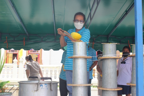 ไฟล์แนบ กปภ.สาขาบ้านบึงร่วมพิธีหล่อเทียน พร้อมมอบน้ำดื่มเพื่อบริการประชาชน