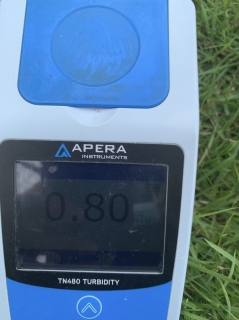 ไฟล์แนบ การประปาส่วนภูมิภาคสาขาอ่าวลึก ออกพื้นที่ตรวจสอบคุณภาพน้ำประปา ตรวจวัดค่าคลอรีน ค่าความขุ่นในน้ำประปา 