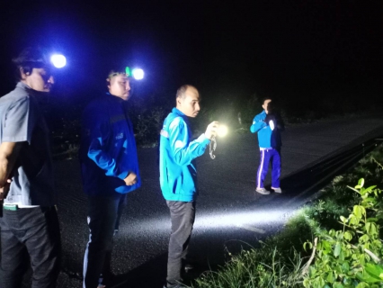 ไฟล์แนบ กปภ.สาขาปากพนัง ลงพื้นที่เดินสำรวจหาท่อแตก/ท่อรั่ว จากการทำ step test ในพื้นที่ DM-03-01 ตามแผนลดน้ำสูญเสีย บริเวณพื้นที่ชุมชนบ้านแขก อ.ปากพนัง จ.นครศรีธรรมราช    