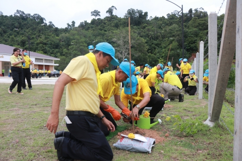 ไฟล์แนบ การประปาส่วนภูมิภาคสาขาชุมพร เข้าร่วมกิจกรรม จิตอาสาจังหวัดชุมพรร่วมพัฒนาศูนย์พักพิงร่วมใจอุ่นไอรัก เนื่องในวันเฉลิมพระชนมพรรษาพระบาทสมเด็จพระเจ้าอยู่หัว