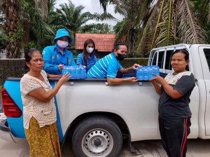 ไฟล์แนบ กปภ.ข.4 ร่วมกับ กปภ.สาขาระนอง แจกจ่ายน้ำดื่มบรรจุขวดตราสัญลักษณ์ กปภ.ให้ผู้ประสบภัยในพื้นที่น้ำท่วม