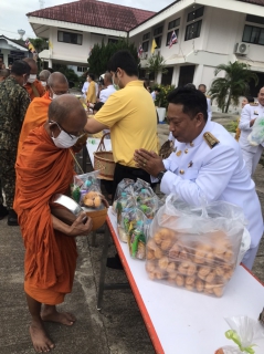 ไฟล์แนบ ร่วมพิธีทำบุญตักบาตร แด่พระภิกษุสงฆ์ จำนวน ๒๐ รูป ณ ที่ว่าการอำเภอบ้านตาขุน