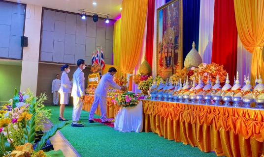 ไฟล์แนบ กปภ.สาขากระบี่  ร่วมพิธีถวายเครื่องราชสักการะและวางพานพุ่ม และพิธีจุดเทียนถวายพระพรชัยมงคล เฉลิมพระเกียรติพระบาทสมเด็จพระเจ้าอยู่หัว  เนื่องในโอกาสมหามงคลเฉลิมพระชนมพรรษา 28 กรกฎาคม 2566