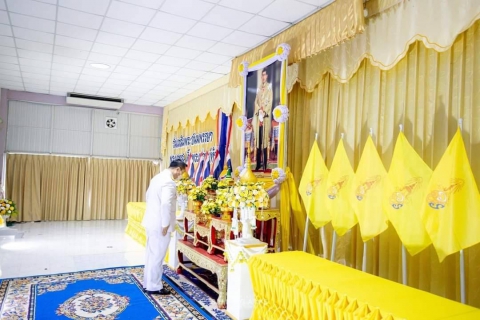 ไฟล์แนบ กปภ.สาขาท่าตะโก ร่วมพิธีถวายเครื่องราชสักการะและวางพานพุ่ม และพิธีจุดเทียนถวายพระพรชัยมงคล ณ หอประชุมอำเภอท่าตะโก 