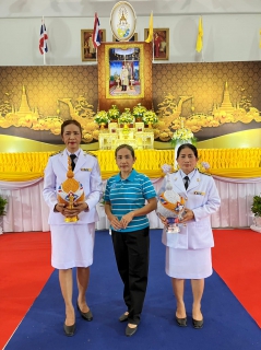 ไฟล์แนบ วันศุกร์ที่ 28 กรกฎาคม 2566 กปภ.สาขากาญจนดิษฐ์ โดยนายสุรพงศ์ สมหวัง ผู้จัดการ กปภ.สาขากาญจนดิษฐ์ มอบหมายพนักงานในสังกัด ร่วมพิธีถวายเครื่องราชสักการะ วางพานพุ่มและถวายพระพรชัยมงคล กิจกรรมเนื่องในโอกาสวันเฉลิมพระชนมพรรษาพระบาทสมเด็จพระเจ้าอยู่หัว ประจำปีพุทธศักราช 2566 โดยในเวลา 17.30 ถึง 19.30 น. ได้เข้าร่วมพิธีถวายเครื่องราชสักการะและวางพานพุ่ม ณ ศาลาประชาคม ที่ว่าการอำเภอ กาญจนดิษฐ์ จ.สุราษฎร์ธานี