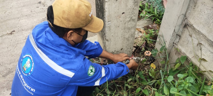 ไฟล์แนบ นักบริการตัวจริง มิสเตอร์ประปากำแพงเพชร ลุยฝน ! ตรวจสอบน้ำไหลอ่อน