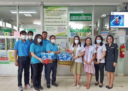 ไฟล์แนบ กปภ.สาขาปราณบุรี  มอบกระเป๋าผ้าลดโลกร้อน สัญลักษณ์ กปภ. ให้กับโรงพยาบาลค่ายธนะรัชต์ เพื่อให้กับประชาชนใส่ยากลับเคหะหลังจากรับบริการ