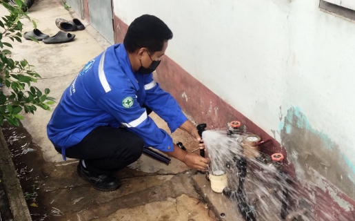 ไฟล์แนบ กปภ.สาขากำแพงเพชร เร่งตรวจสอบข้อต่อตรงมาตรวัดน้ำหัก ลูกค้าชื่นชม " บริการเร็วทันใจ " 