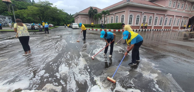 ไฟล์แนบ กปภ.สาขาภูเก็ต ร่วมกิจกรรมจิตอาสา "เราทำความ ดี ด้วยหัวใจ" เนื่องในโอกาสวันเฉลิมพระชนมพรรษา สมเด็จพระนางเจ้าสิริกิติ์ พระบรมราชินีนาถ พระบรมราชชนนีพันปีหลวง และวันแม่แห่งชาติ