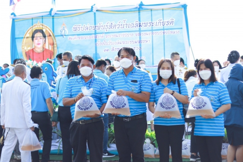 ไฟล์แนบ กปภ.สาขาประจวบคีรีขันธ์ ร่วมพิธีทำบุญตักบาตรถวายเป็นพระราชกุศล ร่วมกิจกรรมปล่อยพันธ์สัตว์น้ำ ร่วมพิธีถวายเครื่องราชสักการะและวางพานพุ่ม เเละพิธีจุดเทียนถวายพระพรชัยมงคล เนื่องในวันเฉลิมพระชนมพรรษา สมเด็จพระนางเจ้าสิริกิติ์ พระบรมราชินีนาถ พระบรมราชชนนีพันปีหลวงและวันแม่แห่งชาติ 12 สิงหาคม 2566