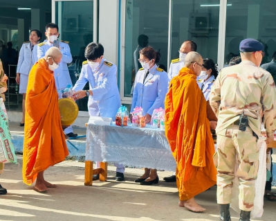 ไฟล์แนบ กปภ.สาขาคลองหลวง เข้าร่วมพิธีทำบุญตักบาตรข้าวสารอาหารแห้งพระสงฆ์ เพื่อถวายพระราชกุศลและพิธีถวายเครื่องราชสักการะ วางพานพุ่ม และพิธีจุดเทียนถวายพระพรชัยมงคล เฉลิมพระเกียรติสมเด็จพระนางเจ้าสิริกิติ์ พระบรมราชินีนาถ พระบรมราชชนนีพันปีหลวง เนื่องในโอกาสวันเฉลิมพระชนมพรรษา 12 สิงหาคม 2566 