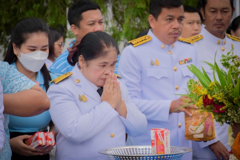 ไฟล์แนบ การประปาส่วนภูมิภาคสาขาท่าแซะ เข้าร่วมพิธีทำบุญตักบาตรถวายพระราชกุศล เนื่องในโอกาสวันเฉลิมพระชนมพรรษา สมเด็จพระนางเจ้าสิริกิติ์ พระบรมราชินีนาถ พระบรมราชชนนีพันปีหลวง
