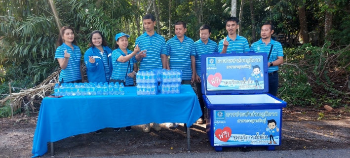 ไฟล์แนบ การประปาส่วนภูมิภาคสาขากาญจนดิษฐ์ ร่วมกิจกรรมจิตอาสา เนื่องในวันเฉลิมพระชนมพรรษา 12 สิงหาคม 2566 ภายใต้กิจกรรม "จิตอาสาพัฒนาปลูกต้นไม้ ณ ศาลาหมู่บ้านหมู่ที่ 9 ตำบลกรูด" นายสุรพงศ์ สมหวัง ผู้จัดการ กปภ.สาขากาญจนดิษฐ์ มอบหมายให้ หัวหน้างานและพนักงานในสังกัด กปภ.ข.4 เข้าร่วมกิจกรรมจิตอาสาพัฒนาปลูกต้นไม้ ณ ศาลาหมู่บ้านหมู่ที่ 9 ตำบลกรูด  เพื่อถวายเป็นพระราชกุศลแด่พระนางเจ้าสิริกิติ์ พระบรมราชินีนาถ พระบรมราชชนนีพันปีหลวง เนื่องในโอกาสวันเฉลิมพระชนมพรรษา 12 สิงหาคม 2566 ณ ศาลาหมู่บ้านหมู่ที่ 9 ต.กรูด  อ.กาญจนดิษฐ์ จ.สุราษฎร์ธานี ในวันที่ 11 สิงหาคม 2566 โดยร่วมเก็บขยะ ทำความสะอาด และปลูกต้นไม้ เพื่อสร้างสิ่งแวดล้อมที่ดีของพื้นที่สาธารณประโยชน์ให้แก่ชุมชน