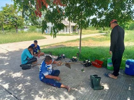 ไฟล์แนบ การประปาส่วนภูมิภาคสาขากาญจนดิษฐ์ จัดกิจกรรมพัฒนาปรับปรุงภูมิทัศน์และความสะอาดภายในสำนักงานดอนสัก หน่วยบริการดอนสัก กปภ.สาขากาญจนดิษฐ์  วันศุกร์ที่ 11 สิงหาคม 2566 การประปาส่วนภูมิภาคสาขากาญจนดิษฐ์ โดยนายสุรพงศ์ สมหวัง ผู้จัดการการประปาส่วนภูมิภาคสาขากาญจนดิษฐ์ มอบหมายพนักงานผลิตและเจ้าหน้าที่ในสังกัด ร่วมกิจกรรมบิ๊กคลีนนิ่งเดย์ "Big Cleaning Day" และพัฒนา สำนักงานดอนสัก ณ. สำนักงานดอนสัก เขตจำหน่ายน้ำดอนสัก หน่วยบริการดอนสัก การประปาส่วนภูมิภาคสาขากาญจนดิษฐ์ โดยร่วมกันทำความสะอาดและปรับปรุงภูมิทัศน์และความสะอาดภายในสำนักงาน ซึ่งนอกจากจะได้ความสะอาดเรียบร้อยและยังเป็นการส่งเสริมการทำงานเป็นทีมอีกด้วย