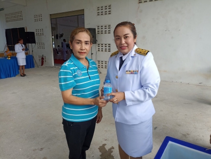 ไฟล์แนบ ในวันที่ ๑๒ สิงหาคม ๒๕๖๖ การประปาส่วนภูมิภาคสาขากาญจนดิษฐ์ ภายใต้การบริหารงานโดยนายสุรพงศ์  สมหวัง ผู้จัดการการประปาส่วนภูมิภาคสาขากาญจนดิษฐ์ มอบหมายให้พนักงานในสังกัด ร่วมแจกน้ำดื่มตราสัญญาลักษณ์ กปภ.ในพิธีถวายเครื่องราชสักการะ วางพานพุ่ม และจุดเทียนถวายพระ พรชัยมงคล สมเด็จพระนางเจ้าสิริกิติ์ พระบรมราชินีนาถ พระบรมราชชนนีพันปีหลวง เนื่องในโอกาสวันเฉลิมพระชนมพรรษา ๑๒ สิงหาคม ๒๕๖๖ ณ ศาลาประชาคม อ.กาญจนดิษฐ์ จ.สุราษฎร์ธานี