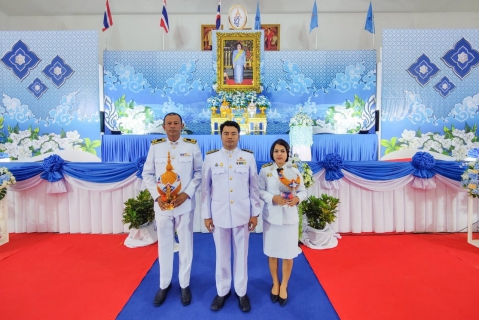 ไฟล์แนบ เนื่องในวันศุกร์ที่ ๑๒ สิงหาคม ๒๕๖๖ การประปาส่วนภูมิภาคสาขากาญจนดิษฐ์ โดยนายสุรพงศ์  สมหวัง ผู้จัดการการประปาส่วนภูมิภาคสาขากาญจนดิษฐ์ มอบหมายพนักงานในสังกัด เข้าร่วมกิจกรรมเฉลิมพระเกียรติสมเด็จพระนางเจ้าสิริกิติ์ พระบรมราชินีนาถ พระบรมราชชนนีพันปีหลวง เนื่องในโอกาสวันเฉลิมพระชนมพรรษา ๑๒ สิงหาคม ๒๕๖๖ โดยในเวลา ๑๗.๐๐ น.ได้เข้าร่วมพิธีถวายเครื่องราชสักการะและวางพานพุ่ม และพิธีจุดเทียนถวายพระพรชัยมงคล ณ ศาลาประชาคมอำเภอกาญจนดิษฐ์ ตำบลกะแดะ อำเภอกาญจนดิษฐ์ จังหวัดสุราษฎร์ธานี