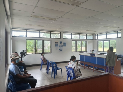 ไฟล์แนบ การประปาส่วนภูมิภาคสาขากาญจนดิษฐ์ ออกรับชำระค่าน้ำประปานอกสถานที่ ประจำเดือน สิงหาคม 2566 ณ สำนักงานดอนสัก เขตจำหน่ายน้ำดอนสัก ถึงเวลา เรามีนัด ทุกวันพุธ สัปดาห์ที่ 3 และ 4 ของทุกเดือน การประปาส่วนภูมิภาคสาขากาญจนดิษฐ์ ภายใต้การบริหารของนายสุรพงศ์ สมหวัง ผู้จัดการการประปาส่วนภูมิภาคสาขากาญจนดิษฐ์ มอบหมายงานจัดเก็บรายได้พร้อมพนักงานในสังกัด ลงพื้นที่รับชำระค่าน้ำประปานอกสถานที่ ประจำเดือน กรกฎาคม 2566 โดยได้ออกรับชำระค่าน้ำประปา วันพุธที่ 16 สิงหาคม 2566 ณ สำนักงานประปาดอนสัก เขตจำหน่ายน้ำดอนสัก หมู่ที่ 5 ตำบลดอนสัก อำเภอดอนสัก จังหวัดสุราษฎร์ธานี เพื่อเป็นการเพิ่มช่องทางในการชำระเงิน รับตำร้องขอติดตั้งมาตรนอกสถานที่ และเพิ่มความสะดวกให้กับลูกค้า กปภ.สาขากาญจนดิษฐ์ อีกช่องทางหนึ่ง