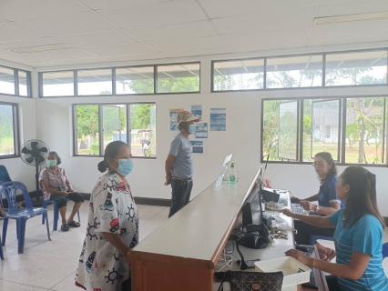 ไฟล์แนบ การประปาส่วนภูมิภาคสาขากาญจนดิษฐ์ ออกรับชำระค่าน้ำประปานอกสถานที่ ประจำเดือน สิงหาคม 2566 ณ สำนักงานดอนสัก เขตจำหน่ายน้ำดอนสัก ถึงเวลา เรามีนัด ทุกวันพุธ สัปดาห์ที่ 3 และ 4 ของทุกเดือน การประปาส่วนภูมิภาคสาขากาญจนดิษฐ์ ภายใต้การบริหารของนายสุรพงศ์ สมหวัง ผู้จัดการการประปาส่วนภูมิภาคสาขากาญจนดิษฐ์ มอบหมายงานจัดเก็บรายได้พร้อมพนักงานในสังกัด ลงพื้นที่รับชำระค่าน้ำประปานอกสถานที่ ประจำเดือน กรกฎาคม 2566 โดยได้ออกรับชำระค่าน้ำประปา วันพุธที่ 16 สิงหาคม 2566 ณ สำนักงานประปาดอนสัก เขตจำหน่ายน้ำดอนสัก หมู่ที่ 5 ตำบลดอนสัก อำเภอดอนสัก จังหวัดสุราษฎร์ธานี เพื่อเป็นการเพิ่มช่องทางในการชำระเงิน รับตำร้องขอติดตั้งมาตรนอกสถานที่ และเพิ่มความสะดวกให้กับลูกค้า กปภ.สาขากาญจนดิษฐ์ อีกช่องทางหนึ่ง