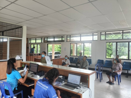 ไฟล์แนบ การประปาส่วนภูมิภาคสาขากาญจนดิษฐ์ ออกรับชำระค่าน้ำประปานอกสถานที่ ประจำเดือน สิงหาคม 2566 ณ สำนักงานดอนสัก เขตจำหน่ายน้ำดอนสัก ถึงเวลา เรามีนัด ทุกวันพุธ สัปดาห์ที่ 3 และ 4 ของทุกเดือน การประปาส่วนภูมิภาคสาขากาญจนดิษฐ์ ภายใต้การบริหารของนายสุรพงศ์ สมหวัง ผู้จัดการการประปาส่วนภูมิภาคสาขากาญจนดิษฐ์ มอบหมายงานจัดเก็บรายได้พร้อมพนักงานในสังกัด ลงพื้นที่รับชำระค่าน้ำประปานอกสถานที่ ประจำเดือน กรกฎาคม 2566 โดยได้ออกรับชำระค่าน้ำประปา วันพุธที่ 16 สิงหาคม 2566 ณ สำนักงานประปาดอนสัก เขตจำหน่ายน้ำดอนสัก หมู่ที่ 5 ตำบลดอนสัก อำเภอดอนสัก จังหวัดสุราษฎร์ธานี เพื่อเป็นการเพิ่มช่องทางในการชำระเงิน รับตำร้องขอติดตั้งมาตรนอกสถานที่ และเพิ่มความสะดวกให้กับลูกค้า กปภ.สาขากาญจนดิษฐ์ อีกช่องทางหนึ่ง